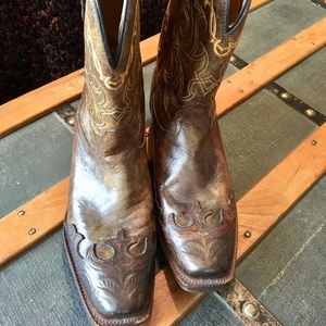 Tony Lamas Womens Cowboy Boots.